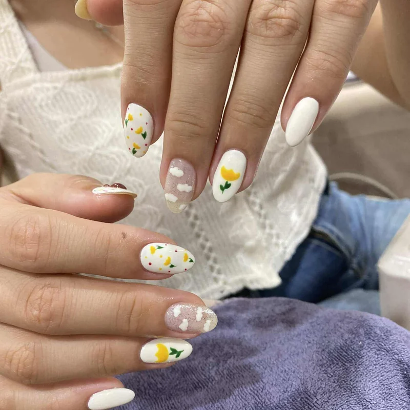 3D Blossom Petals & Rhinestone Core - Da Nang Nail Art