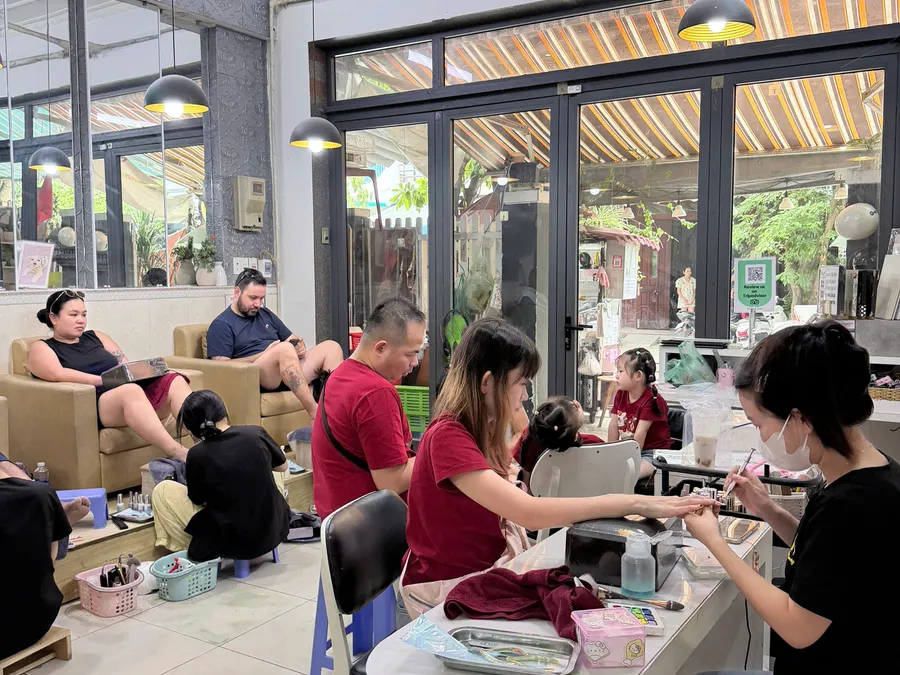 LENA Nails & Beauty - Han River View Lounge